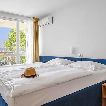 Hotel Paviljoni Slaven 3*