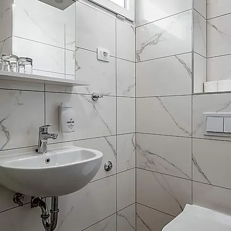 Hotel Paviljoni Slaven 3*